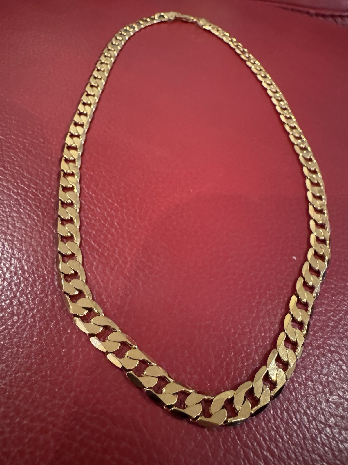 This durable gold-plated chain with smooth edges 17 inches long and 8 mm wide