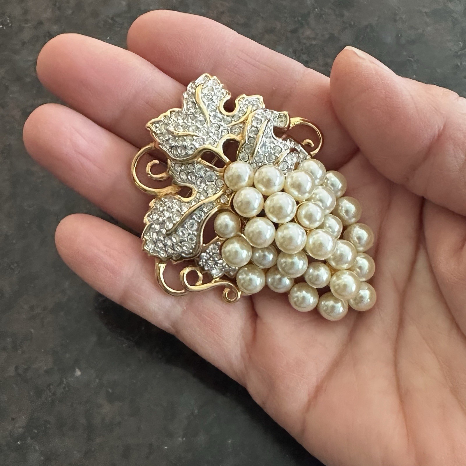 Vtg SWAROVSKI Faux Pearl Rhinestone & 23K Gold Plated Grape Cluster Lg Brooch