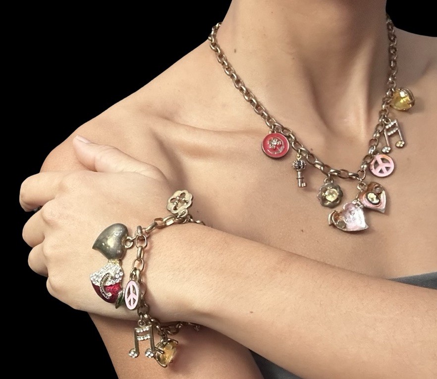 VTG Juicy Couture 7 Charms Necklace & Bracelet Set Hearts Peace Music Note READ