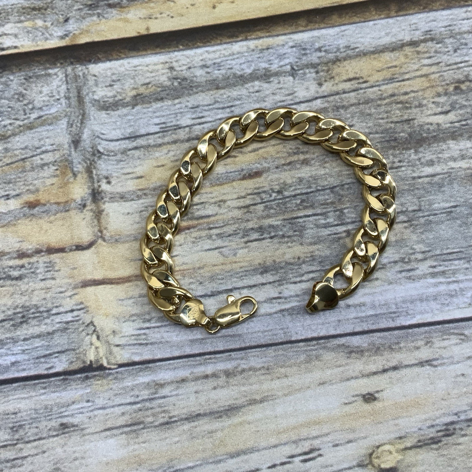 Marked Gold Shield curb chain bracelet Cuban link classic 7 inch