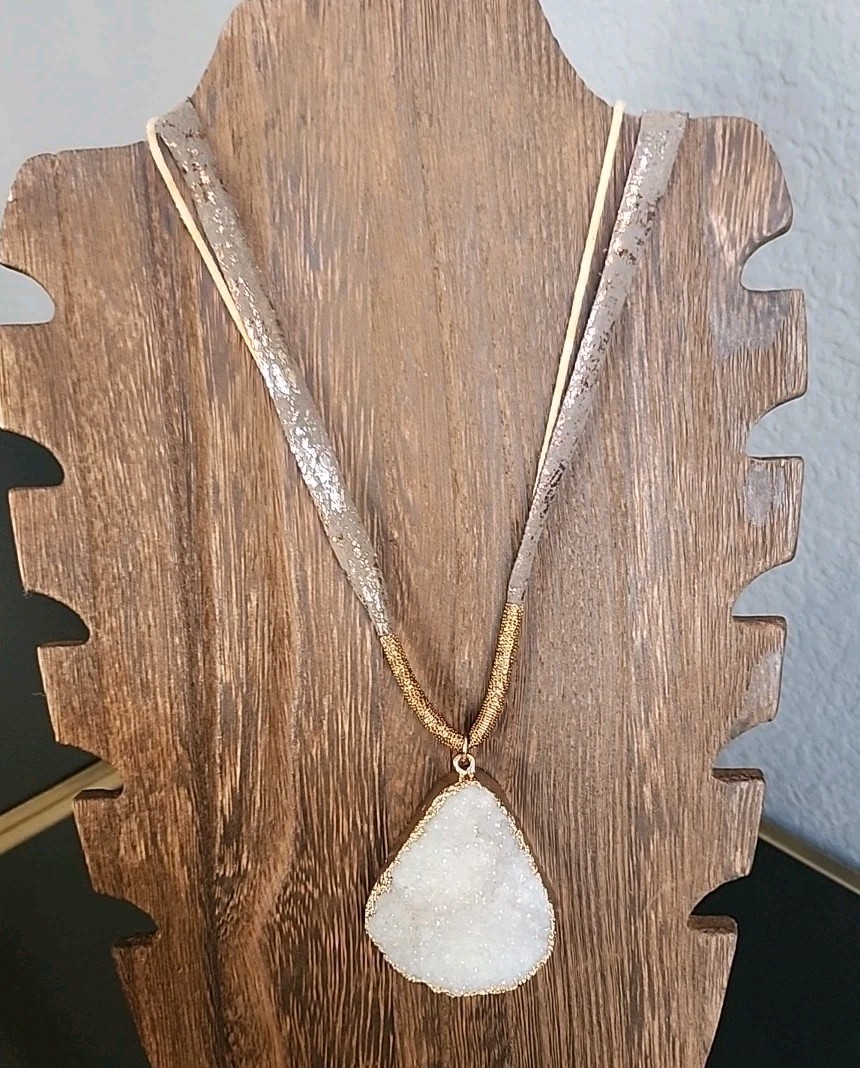 Anthropology seraphina Druzy pendant necklace Boho Nature Vibes Raw Beauty
