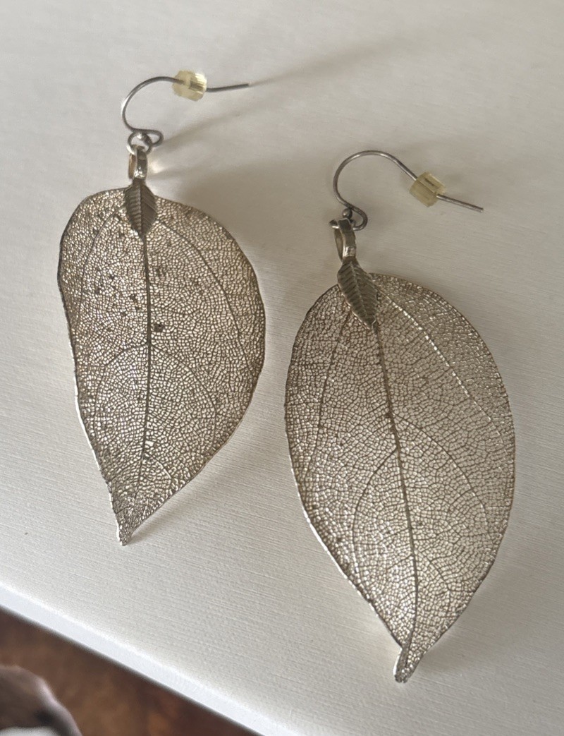 SILVER LEAF FILAGREE DANGLE EARRINGS LIGHT WEIGHT STATEMENT JEWELRY