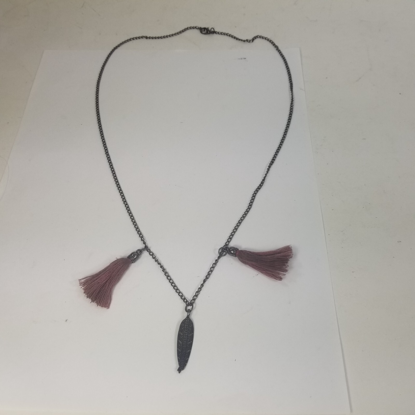 Dark Gray Silver Tone Tassle Feather Pendant Necklace 25.5″
