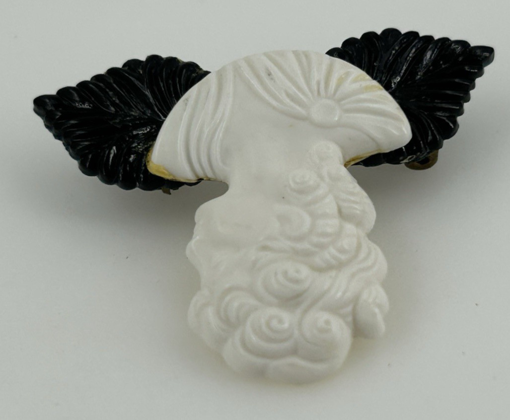 Vtg Victorian Style Brooch Acrylic & Metal Black White Women Curls Romantic