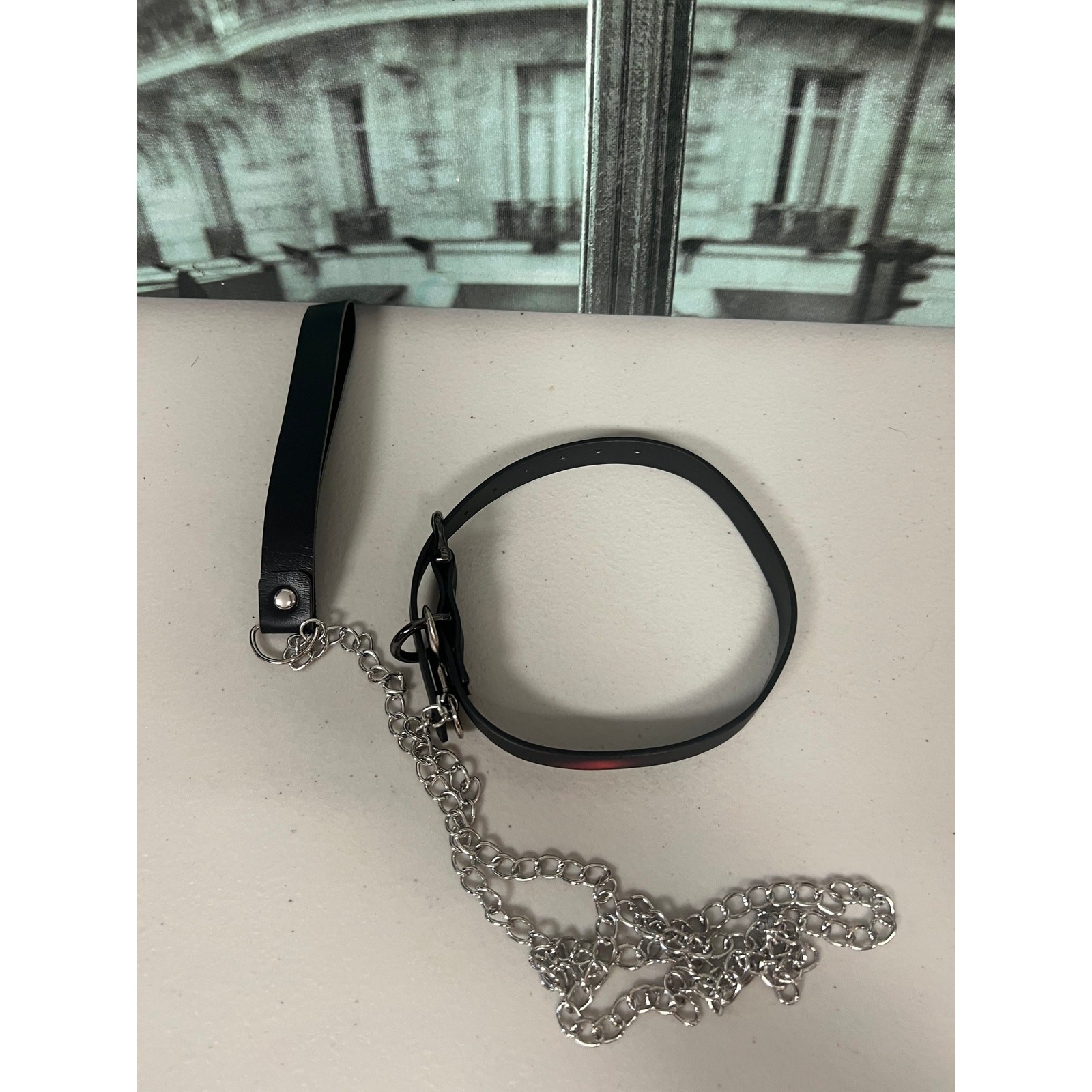 Heat-Sensitive Thermochromic Leather Choker with Leash