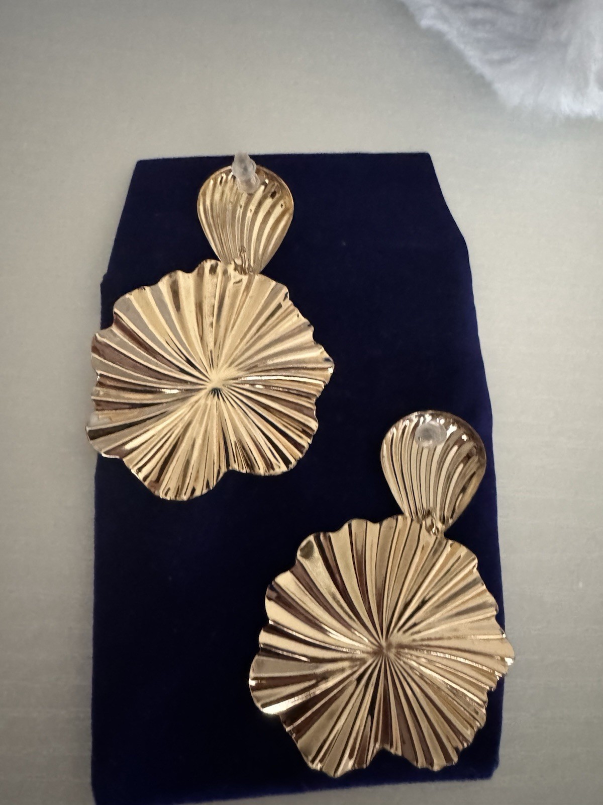 Gold Tone Metal Flower Dangle/Drop Earrings for Lobe, No Stone