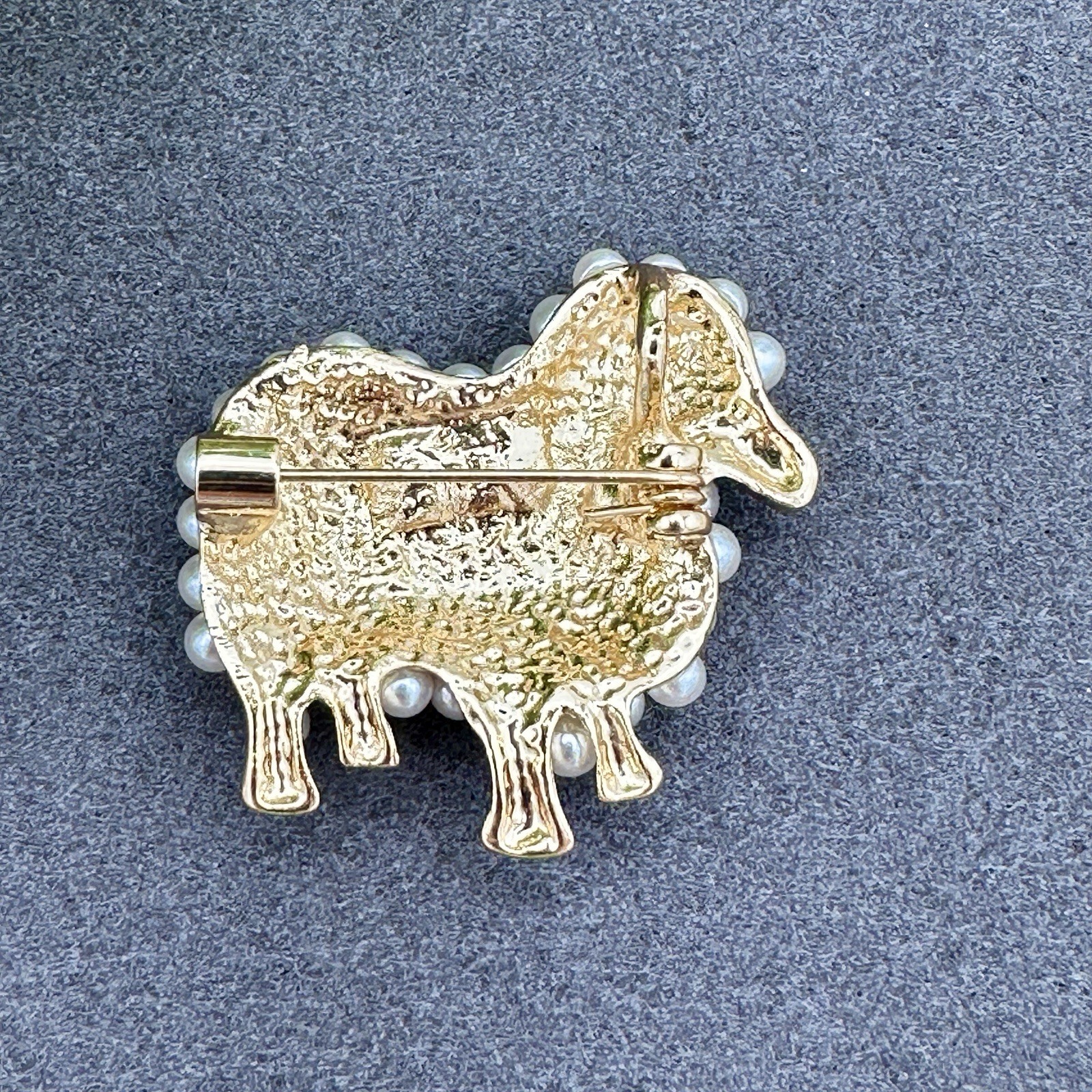 Sheep Brooch Lamb Pendant Faux Pearl Gold Tone 1″ White Farm Animal Fashion Pin