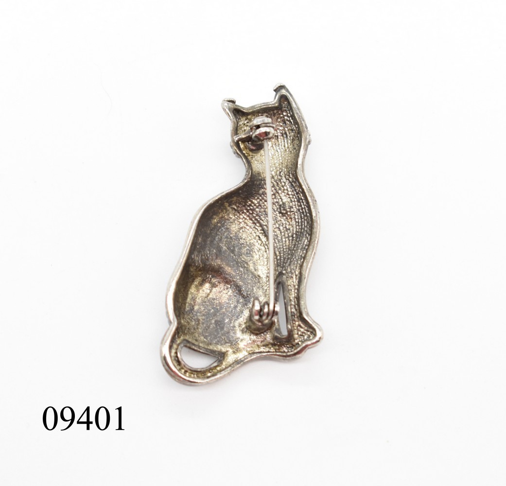 2 1/8″ Antiqued Silver-T Dotted Texture Sitting Cat Brooch Pin Rhinestone Kitty