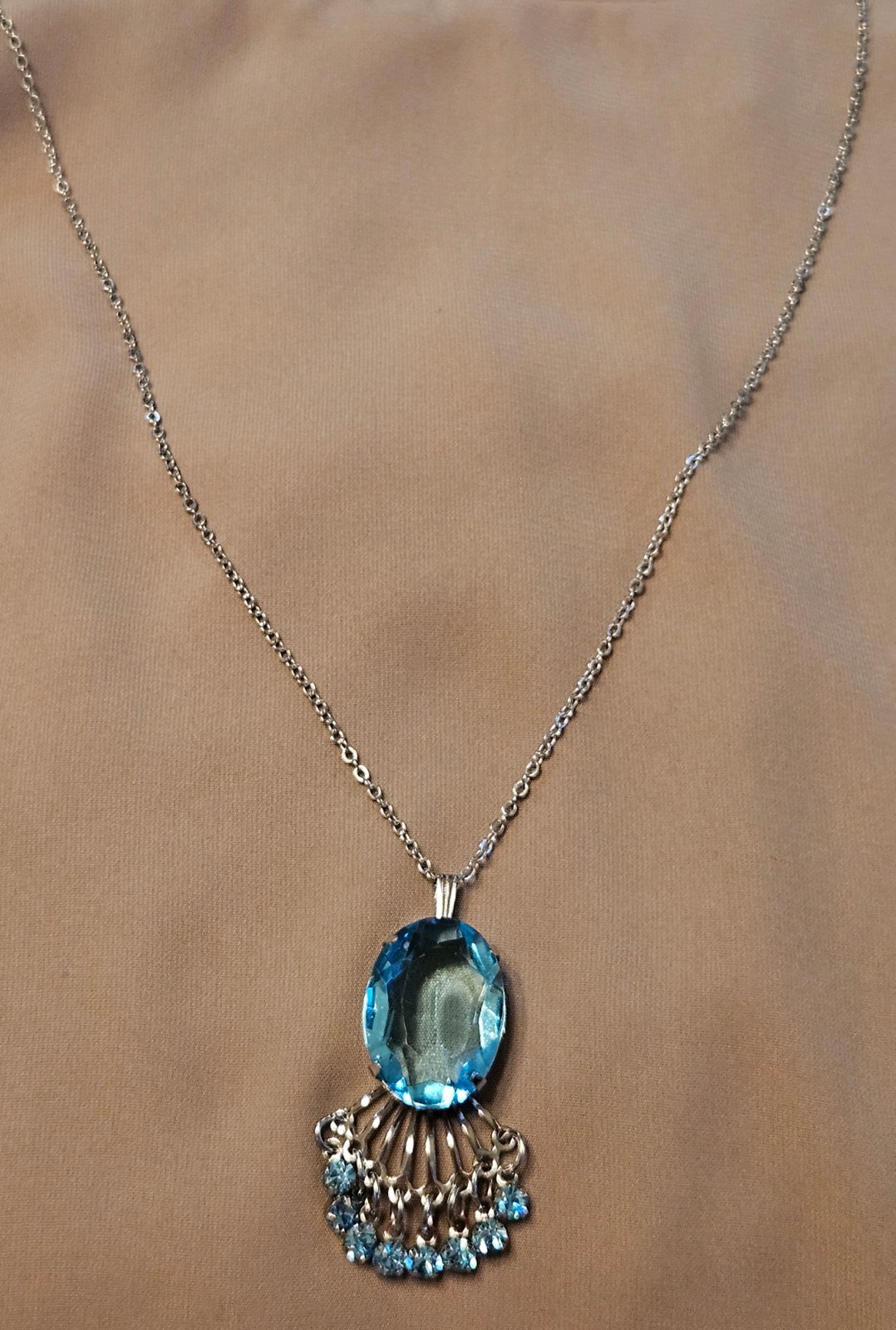 VINTAGE 18K GP Sky Blue Faceted Oval Glass Pendant Necklace Silver Tone 21 in