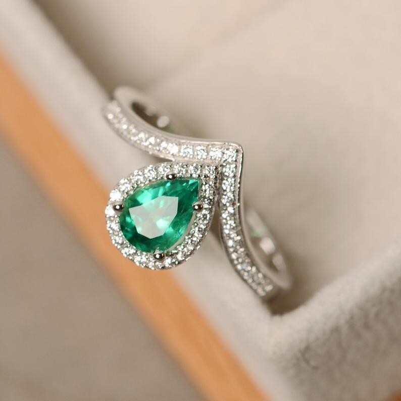 1.50 Ct Pear Cut Simulated Green Emerald Wedding Ring 14K White Gold Plated