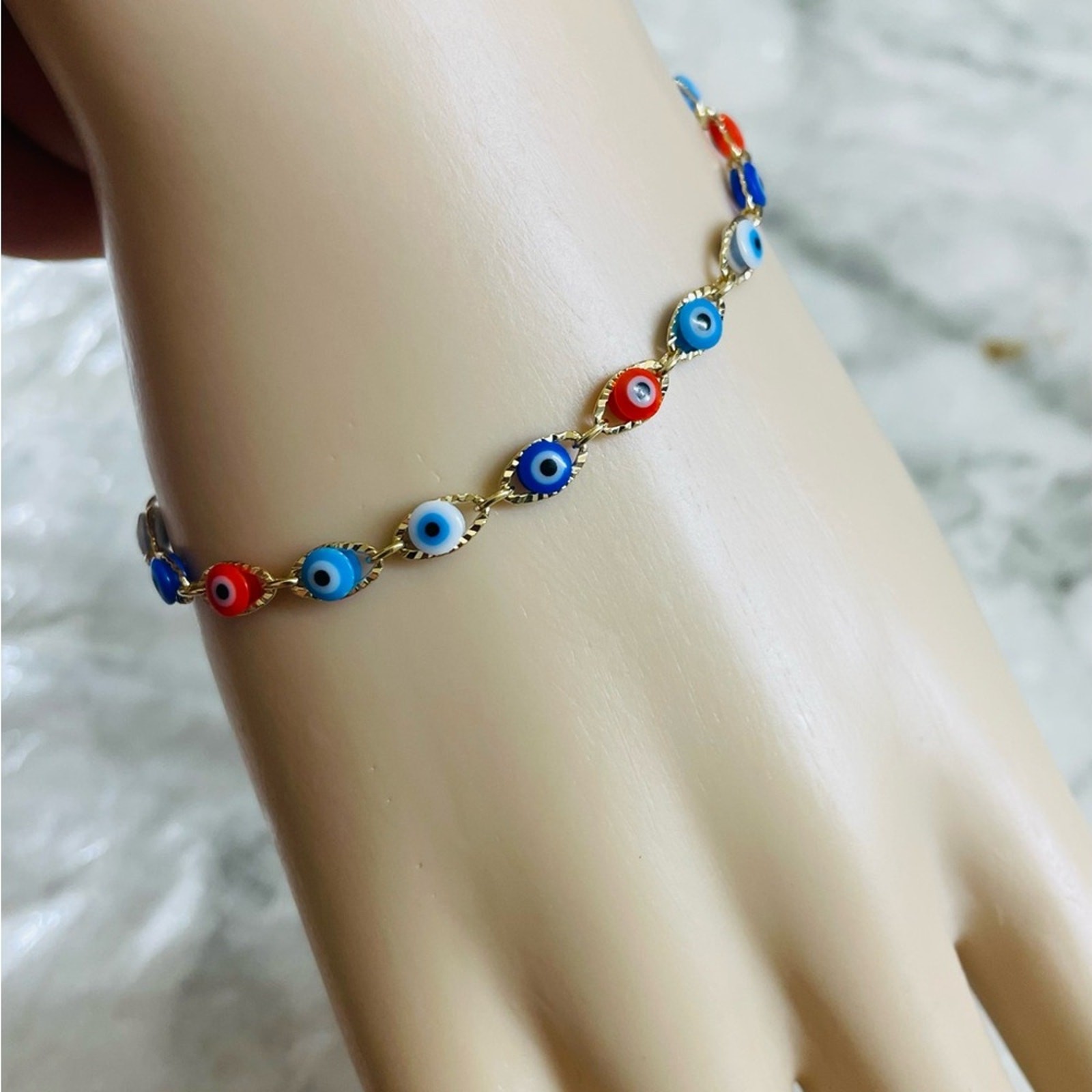 9in Oro Laminado Gold Ojo Multicolor Evil Eye Bracelet – Blue & Red Beads
