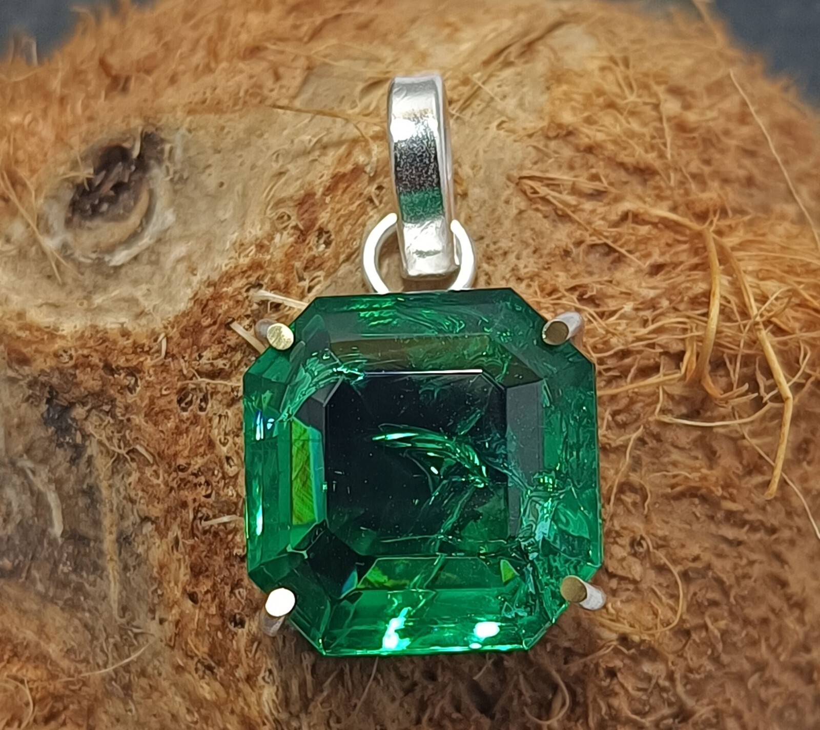 40.35 Ct Stunning Emerald 925 Solid Silver Square Cut Pendant Gemstone