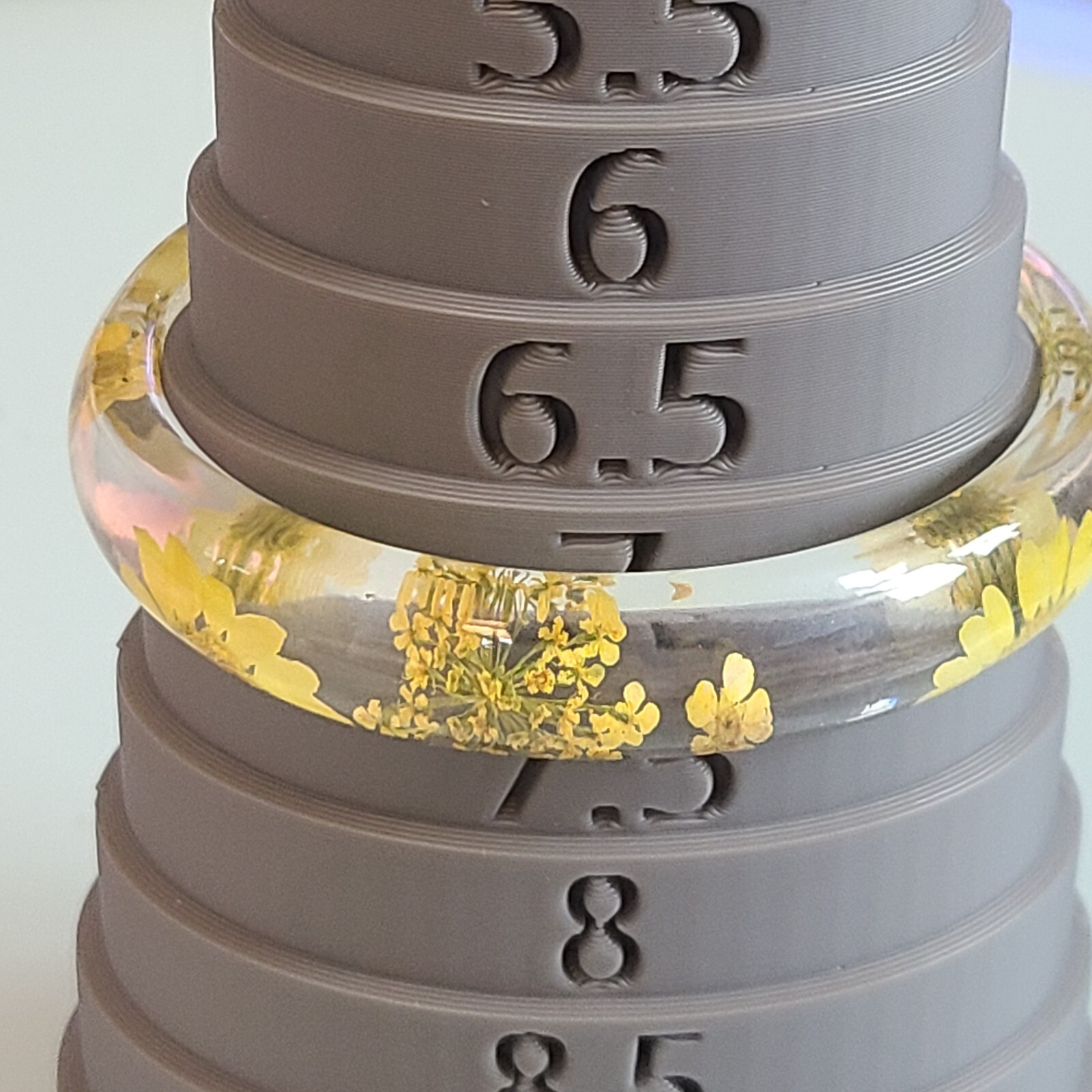 FAB 1/2 INCH WIDE ACRYLIC RESIN DRIED FLOWER BRACELET SUNFLOWERS AND MORE 2 1/2