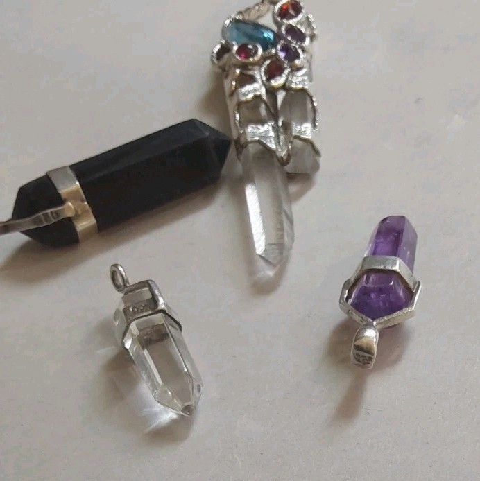 Lot Of Black Onyx Amethyst Quartz Gemstone Pendants 10.3 4.6 2.1 & 1.6 Grams