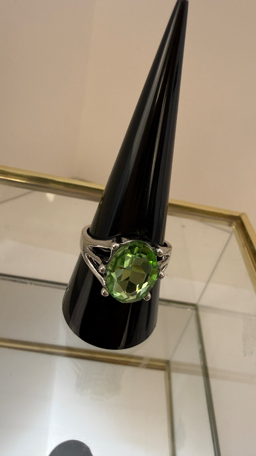 Green Glass Crystal Statement Ring Size 10 Silver Tone Split Shank Cocktail Ring