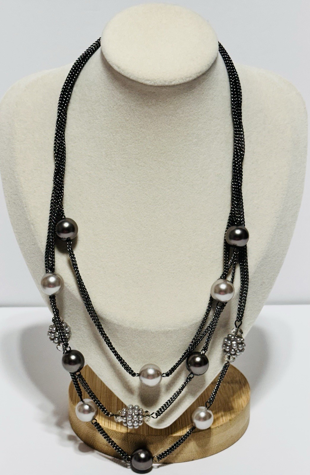 Roman Gray Faux Pearl Multilayered Necklace With Bead Clusters 22″. Silver Tone.