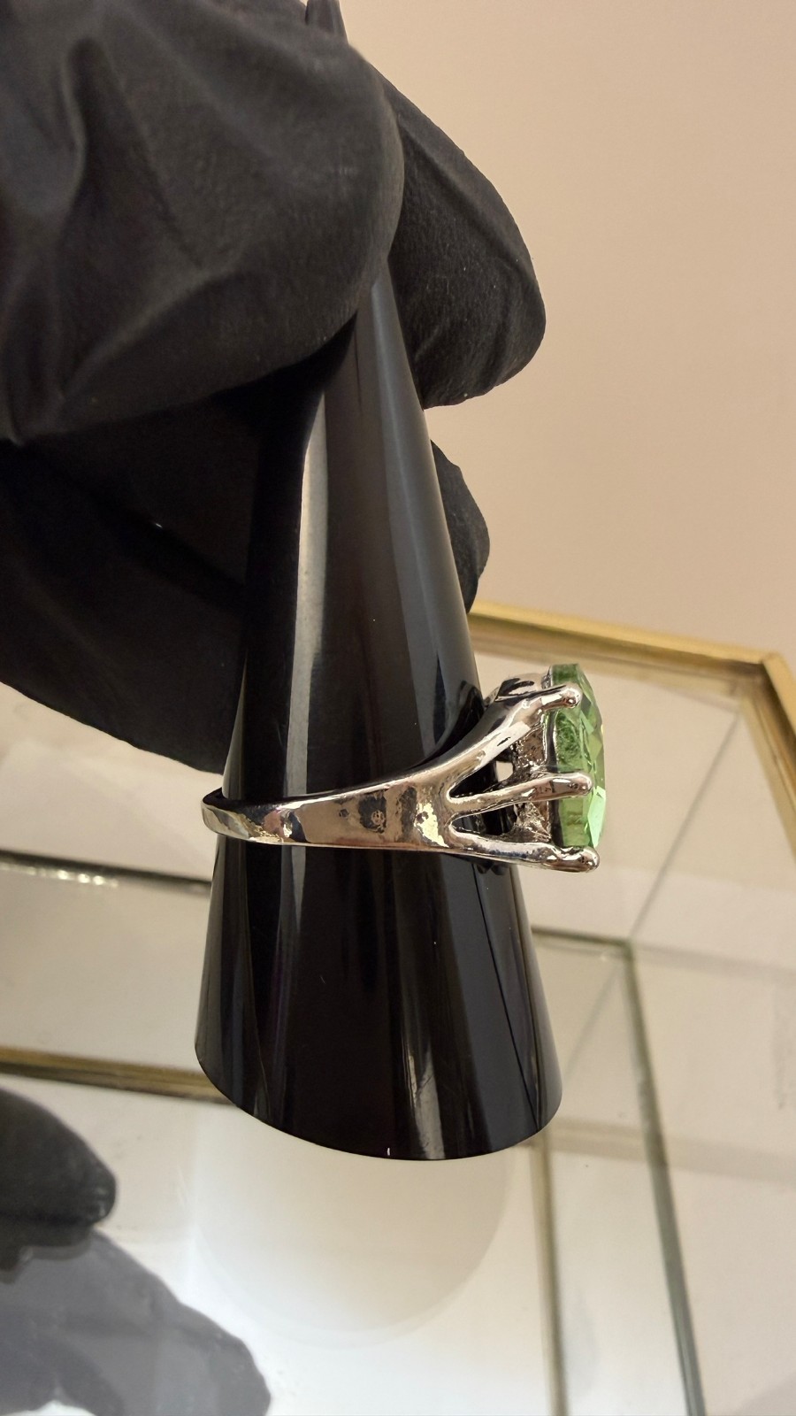 Green Glass Crystal Statement Ring Size 10 Silver Tone Split Shank Cocktail Ring