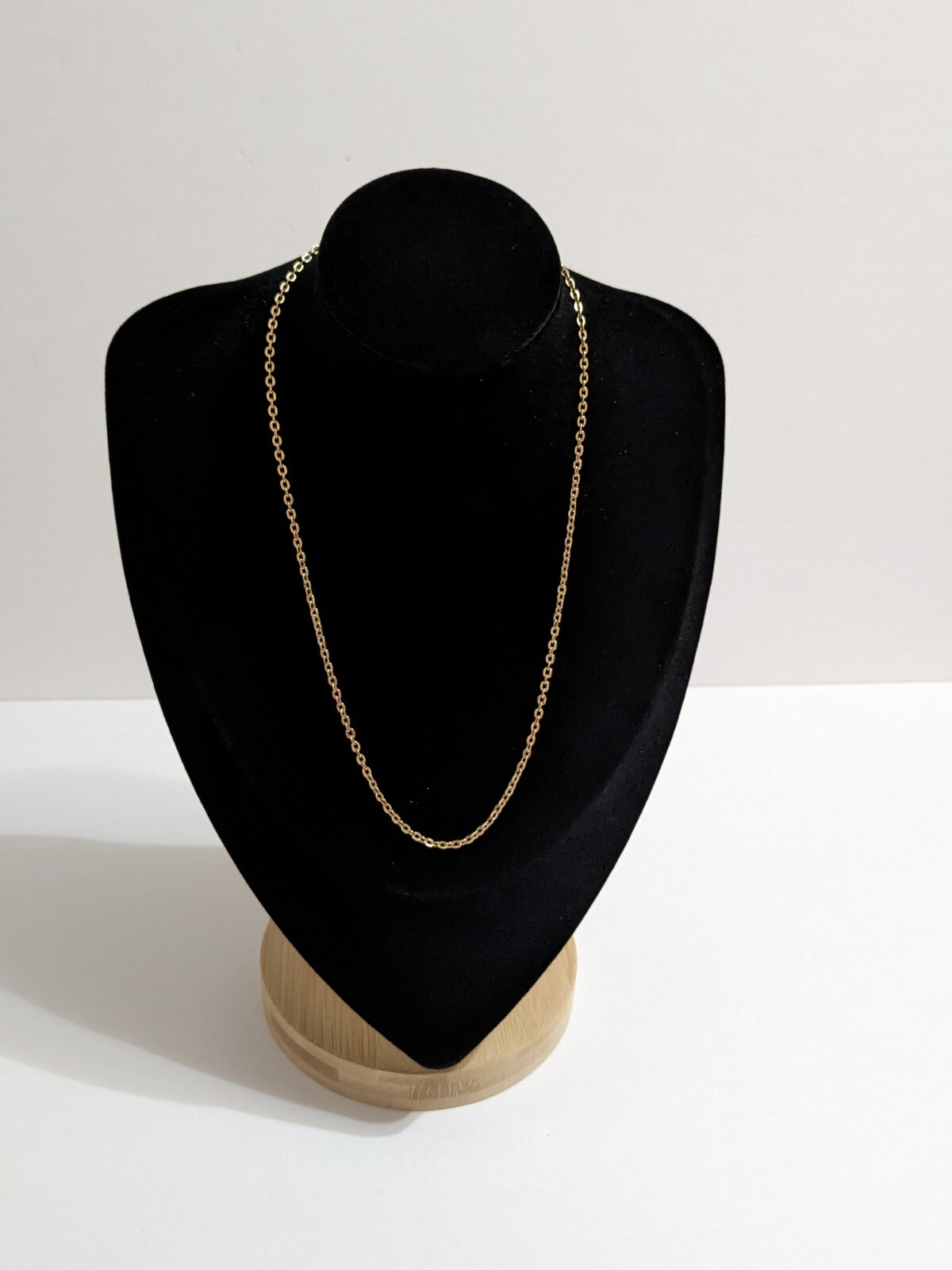 Gold Tone Oval Cable Link Chain Necklace. 18 Inches. Stackable. Minimalist.