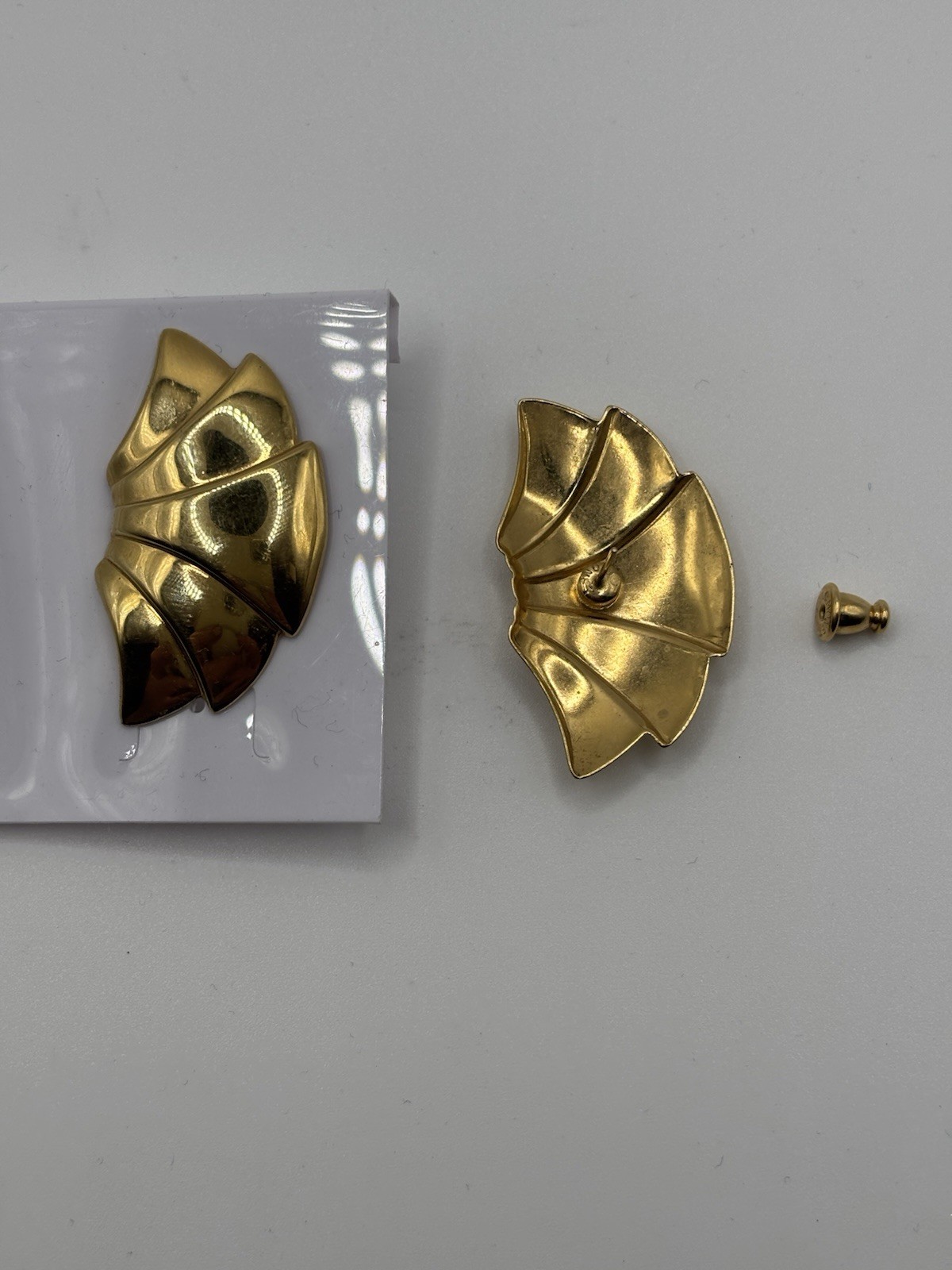 Monet Gold Tone Fan Shell Stud Earrings Butterfly Closure Signed 1.25 in Lobe