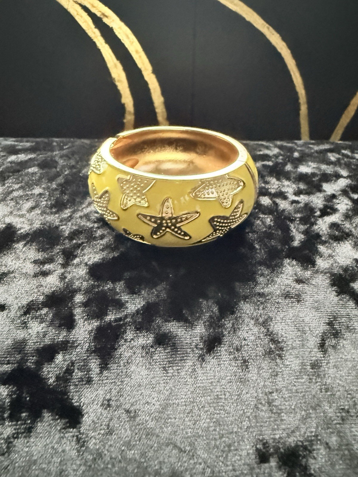 Gold Tone Hinged Bangle Bracelet Starfish Shape Beach Sea Life Metal