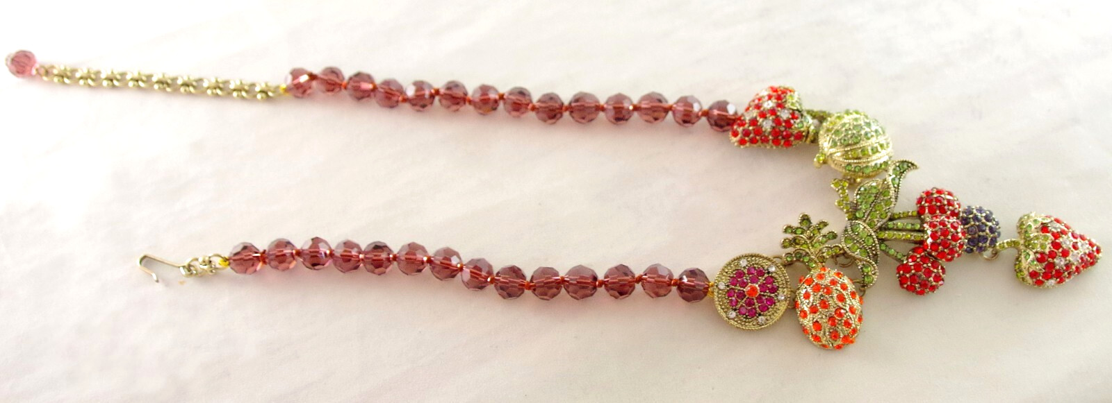 NWOT DESIGNER STYLE CRYSTAL RHINESTONE FRUIT COMPOTE STRAWBERRY DANGLE NECKLACE