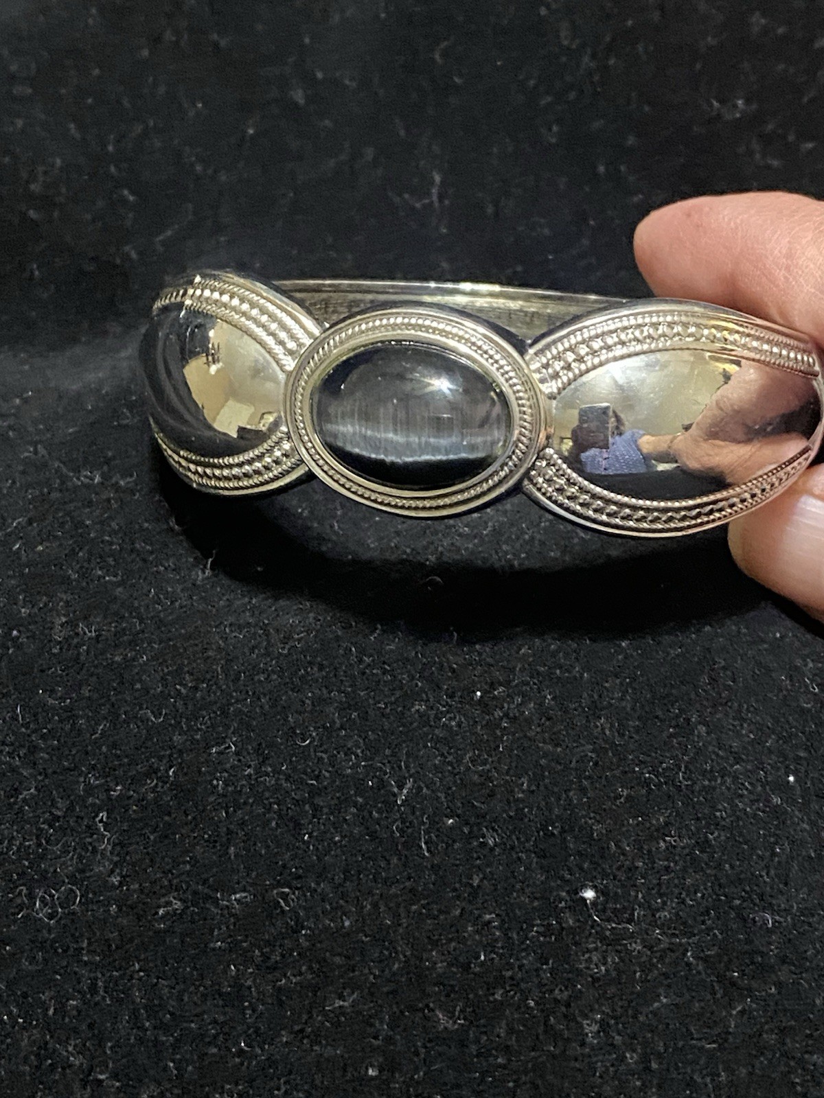 Silver Tone Hinged Bracelet Black Cat’s Eye Design