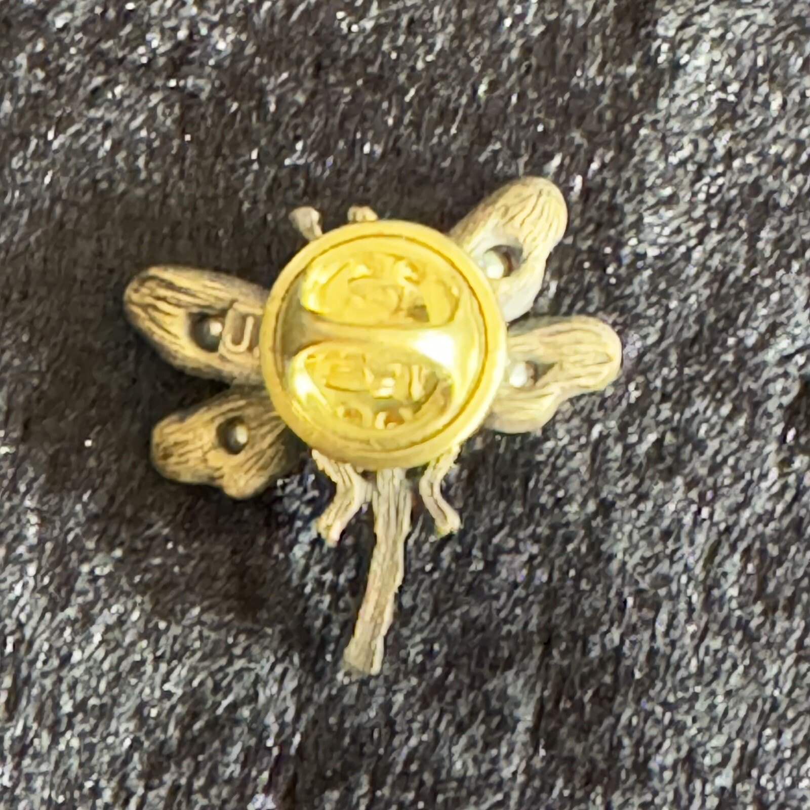 Jay Strongwater Small Dragonfly Pin Swarovski Crystals Enamel Gold Toned Metal