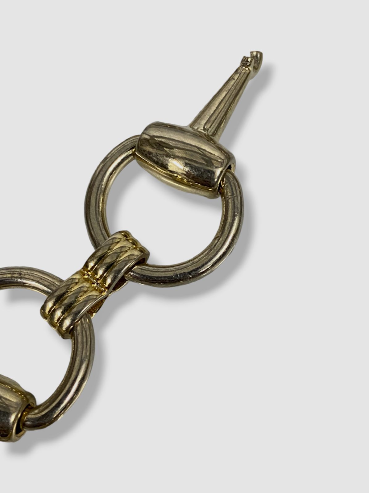 $610 Gucci Women’s Gold Lariat Peace Sign Necklace
