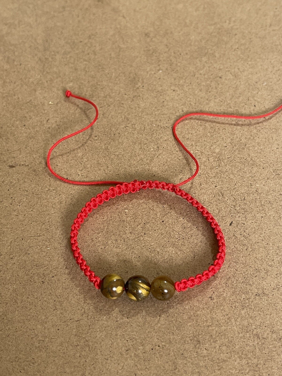 Pulsera Roja Ojo de Tigre para la proteccion general de la vida. Año Del Tigre