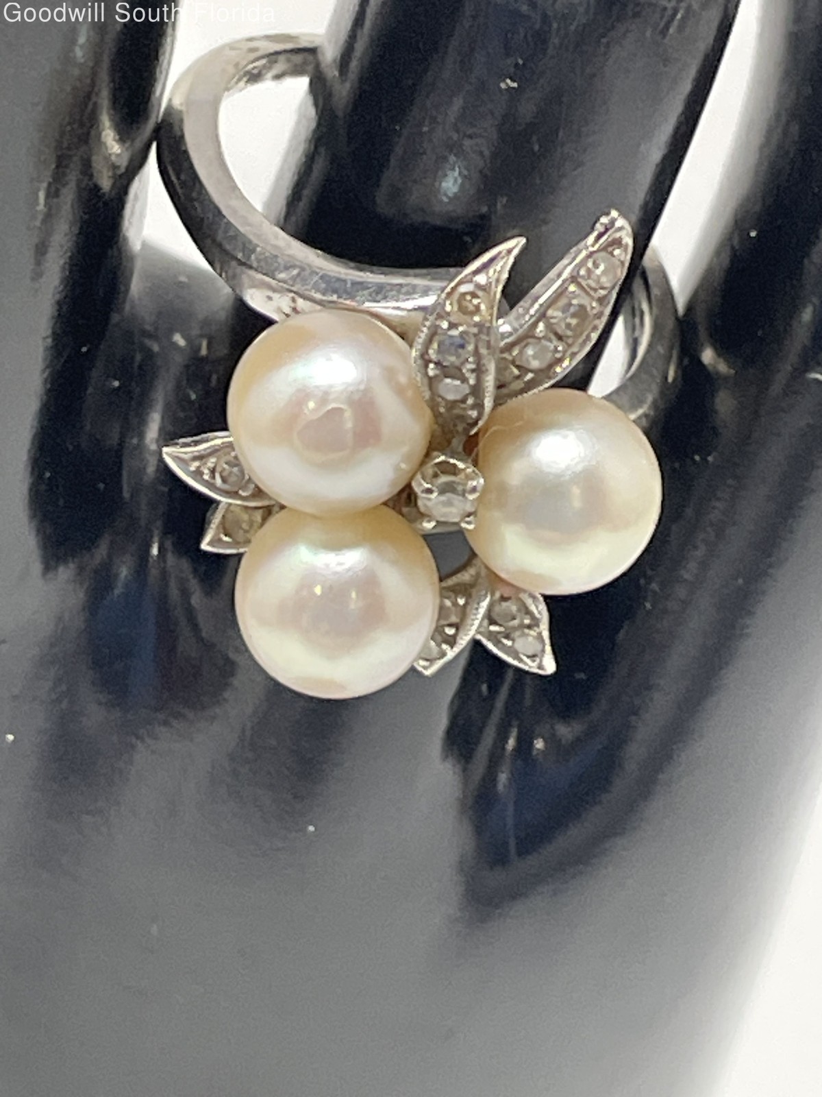 White Gold 14K With Diamonds Ring Size 8.5 (Stamped 14K Tested 13.40KT NSK) 6.1g