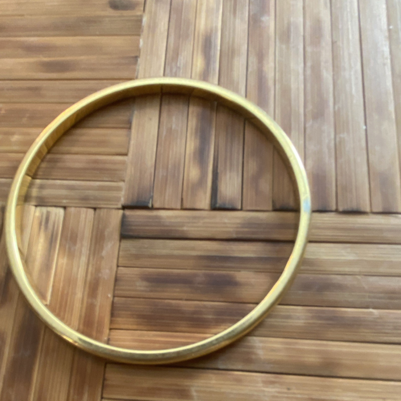 Gold Tone Bangle Bracelet Round Shape Metal No Stone No Gemstones Undated Era