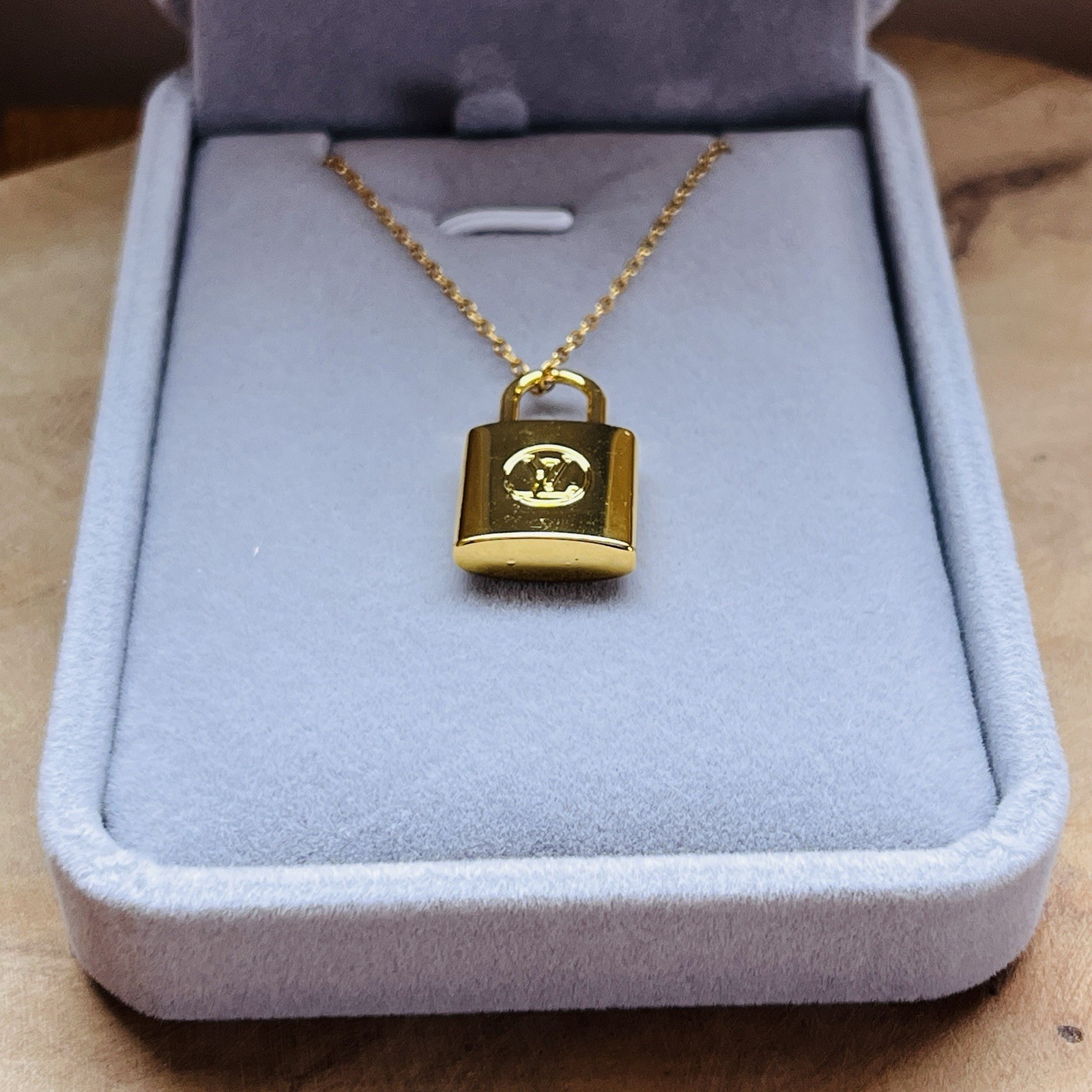 New Gold Tone Padlock Lock Charm Pendant Necklace 17” Chain w/ Gift Box