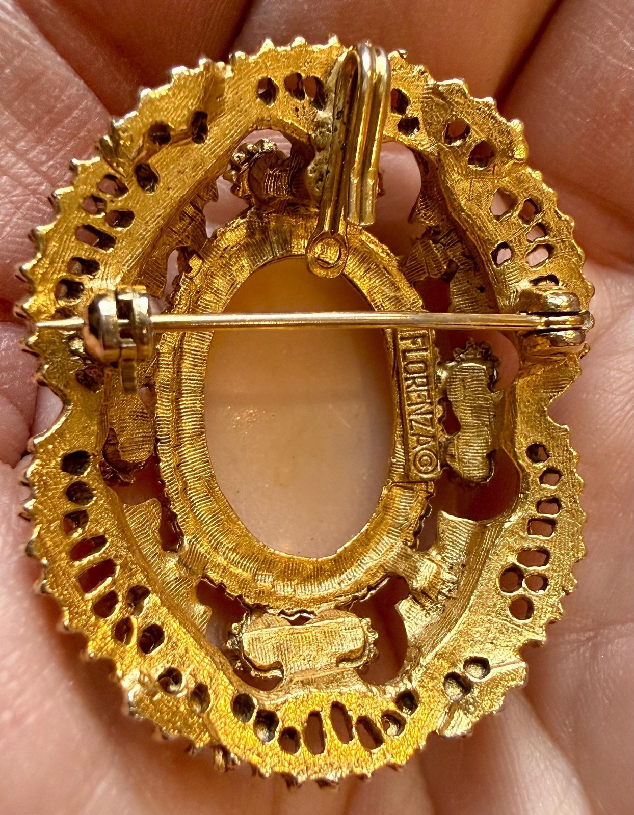 Vintage Florenza Shell Cameo Brooch Pendant – Gold Tone Faux Pearl Victorian Rev