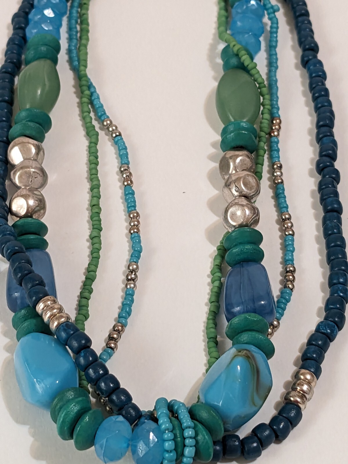 NY & CO Layered Acrylic & Wood Beaded Necklace, Shell Pendant 18″ Multicolored.