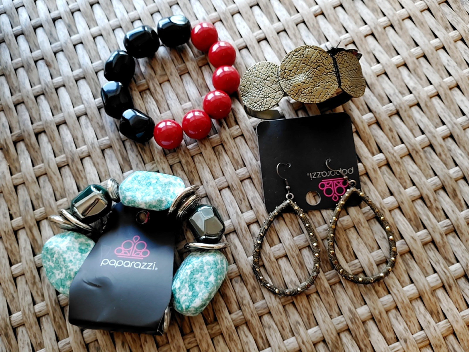 paparazzi jewelry (3 bracelets, 1 pair earrings)