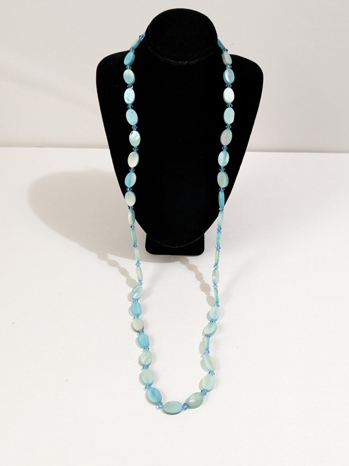 Aqua Blue Dyed Shell And Faceted Acrylic Beaded Necklace. Toggle Clasp. 26″.