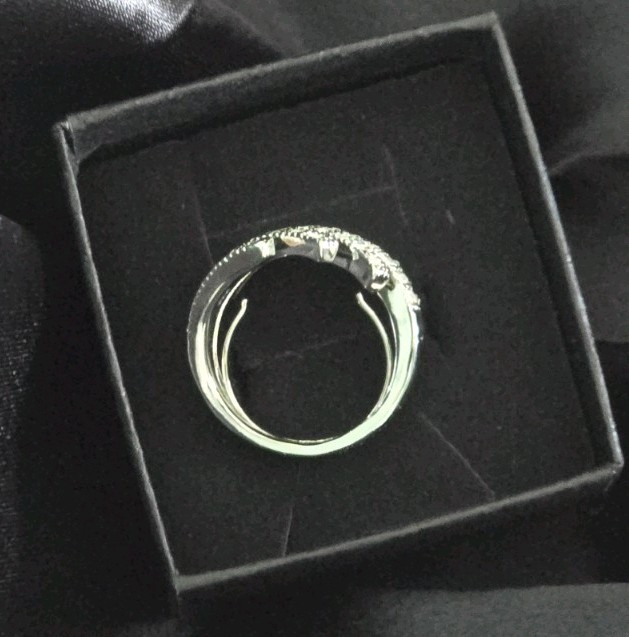 NV Cubic Zirconia and 925 silver ring, adjustable from size 6 to 9