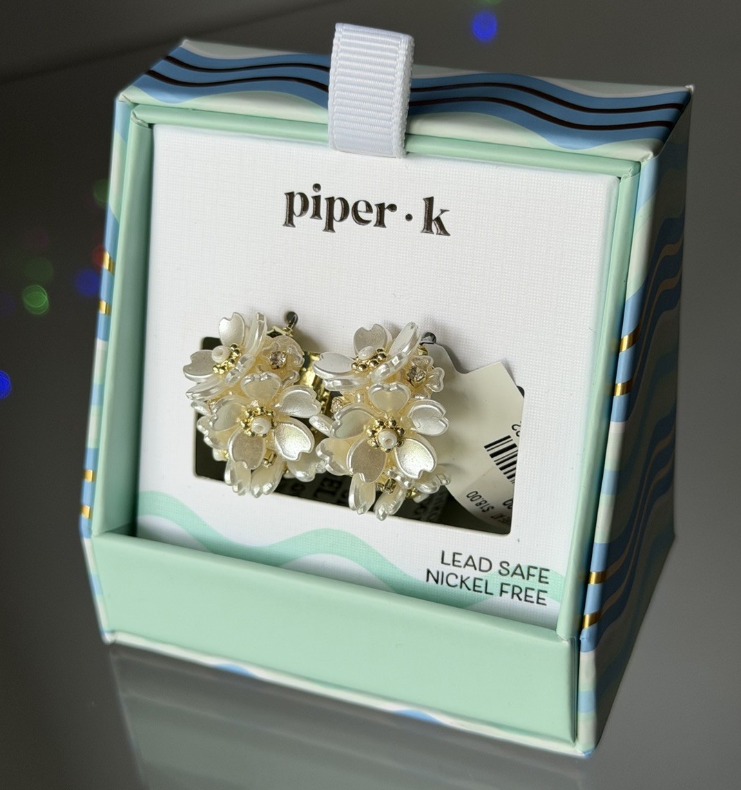Piper.k Earrings Loop Flower Blossom Mother Of Pearl Gardenia Huggies New