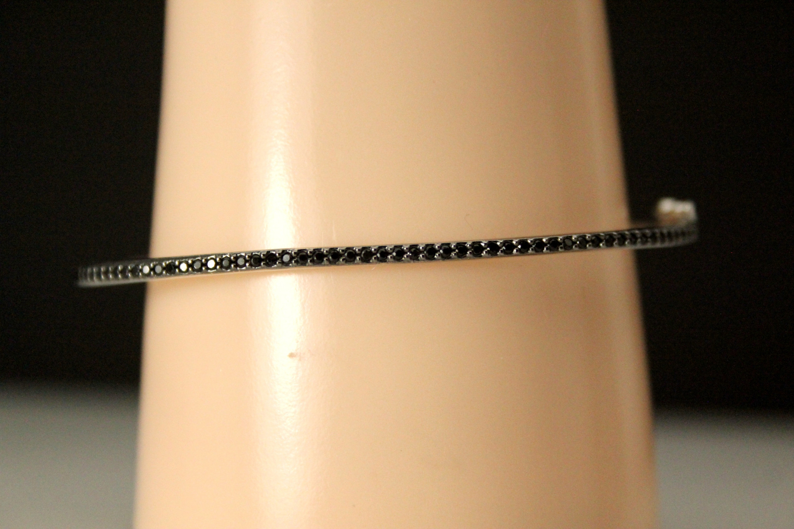 925 Sterling Silver Black Stone Thin Hinged Bangle Bracelet 7 Grams (BR5332)