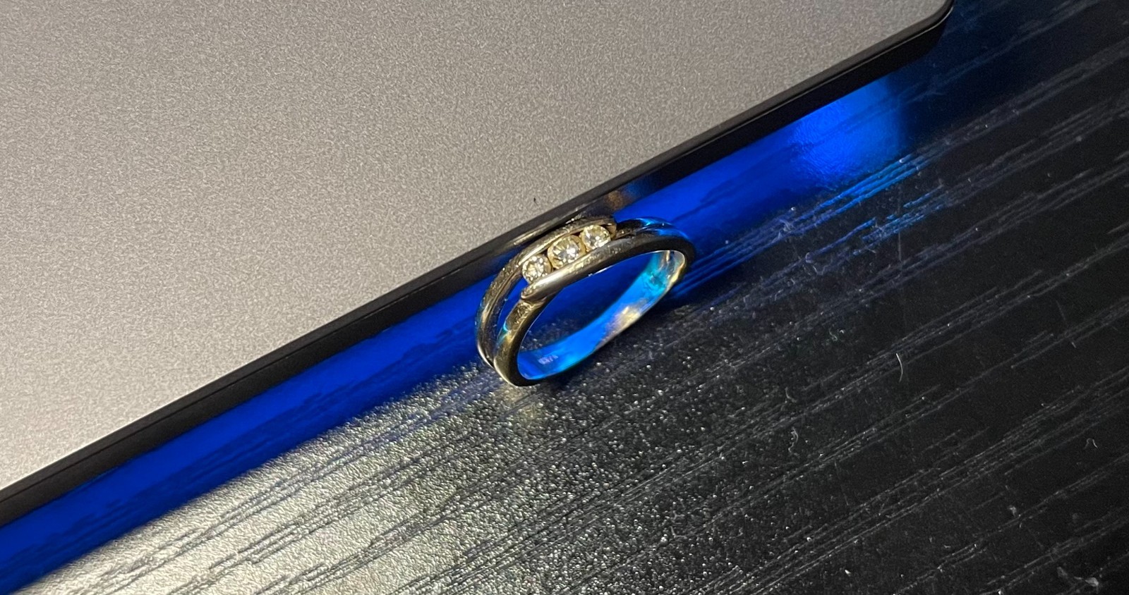 14K white gold & yellow gold band for women. Ring with three dimonds set