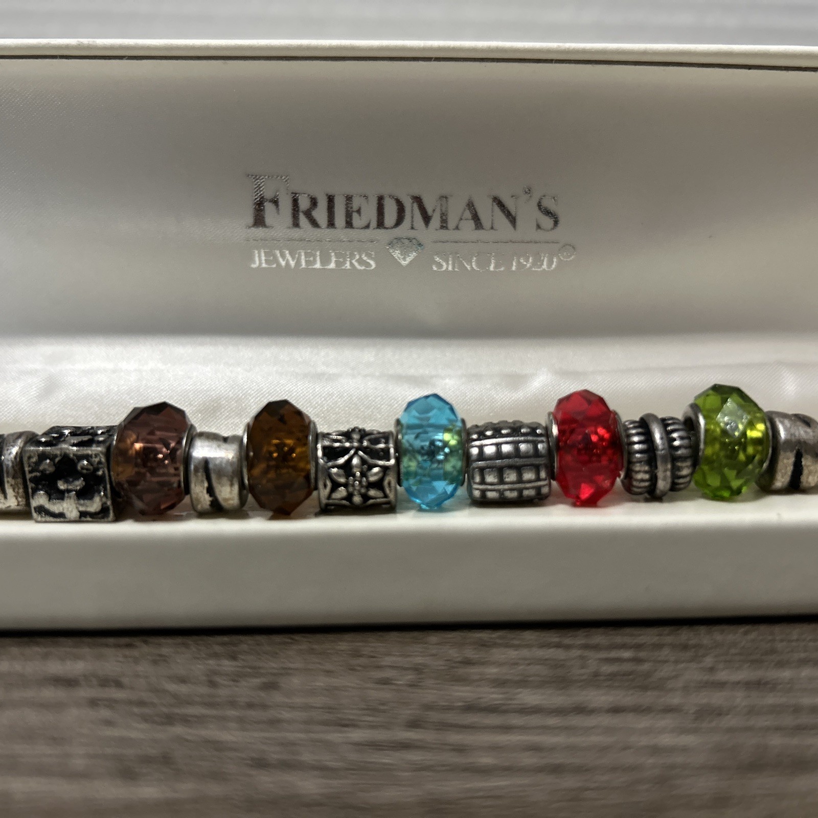 FRIEDMAN’S JEWELERS CHARM BEAD BRACELET SILVERTONE & CRYSTAL 8″ LONG/ORIG. BOX