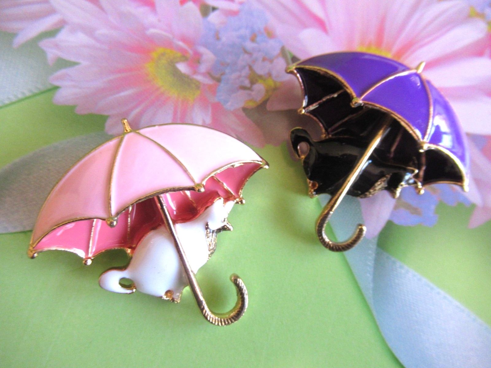 CUTE Enamel Pink Purple Umbrella White Black Kitty Cat Brooch Lot 2 pcs NEW