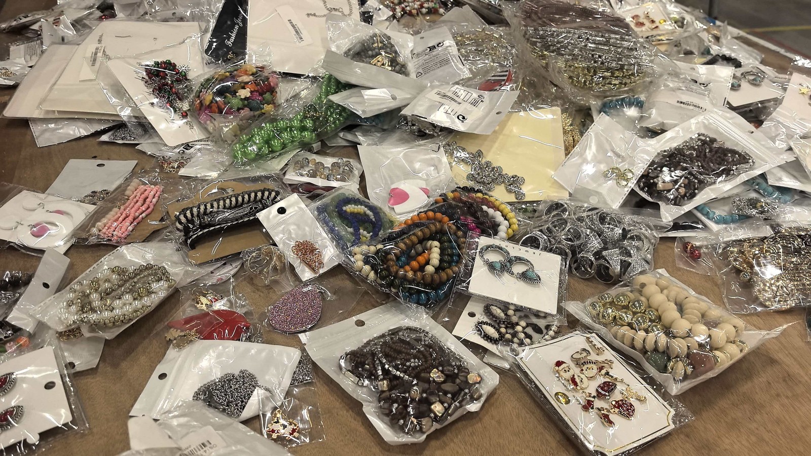 100PCS Mystery Bulk Lot Jewelry Earrings Rings Necklaces Bracelets USA Free PP