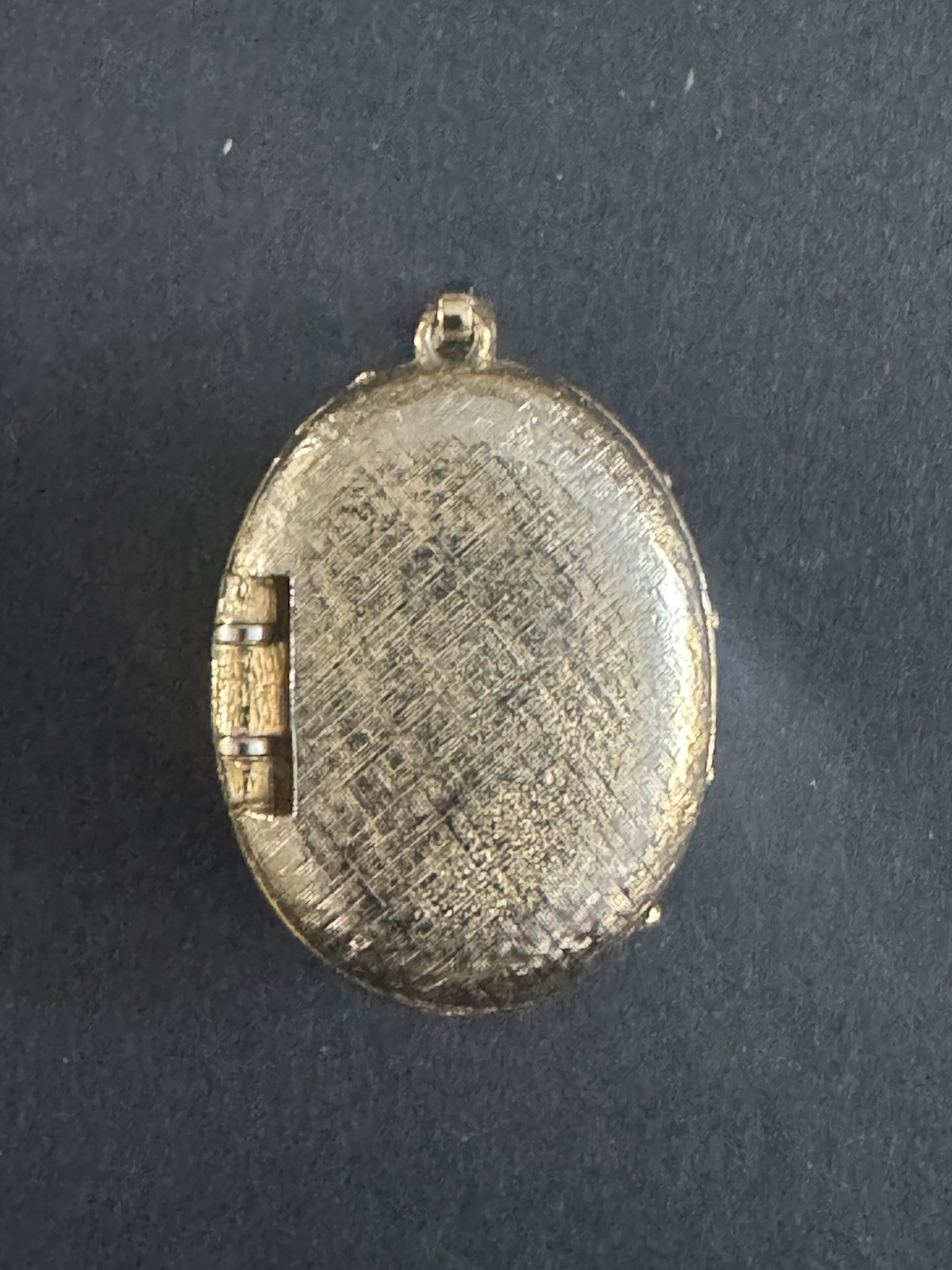 Vanda USA Perfume Locket Green with White Flowers Very Good Condition