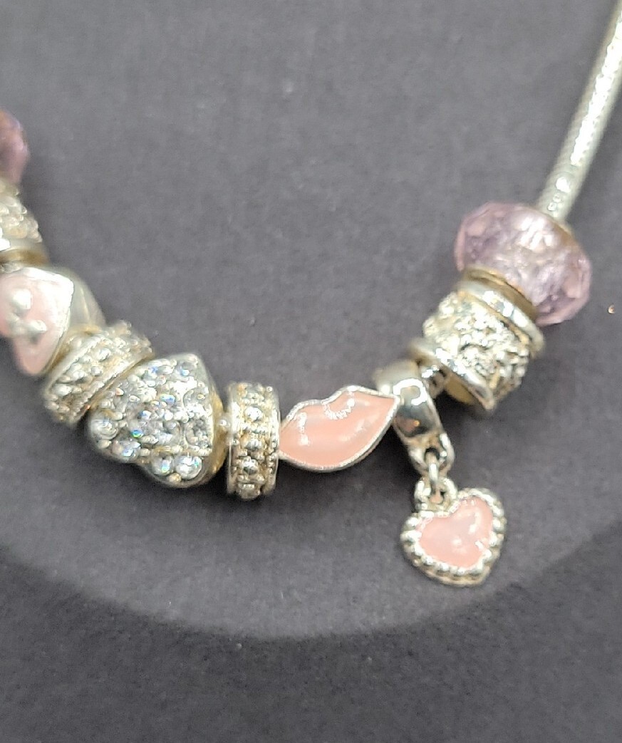 Friedmans Jewelers Breast Cancer Slide Necklace Silver Tone Charm Bead 18″ Chain
