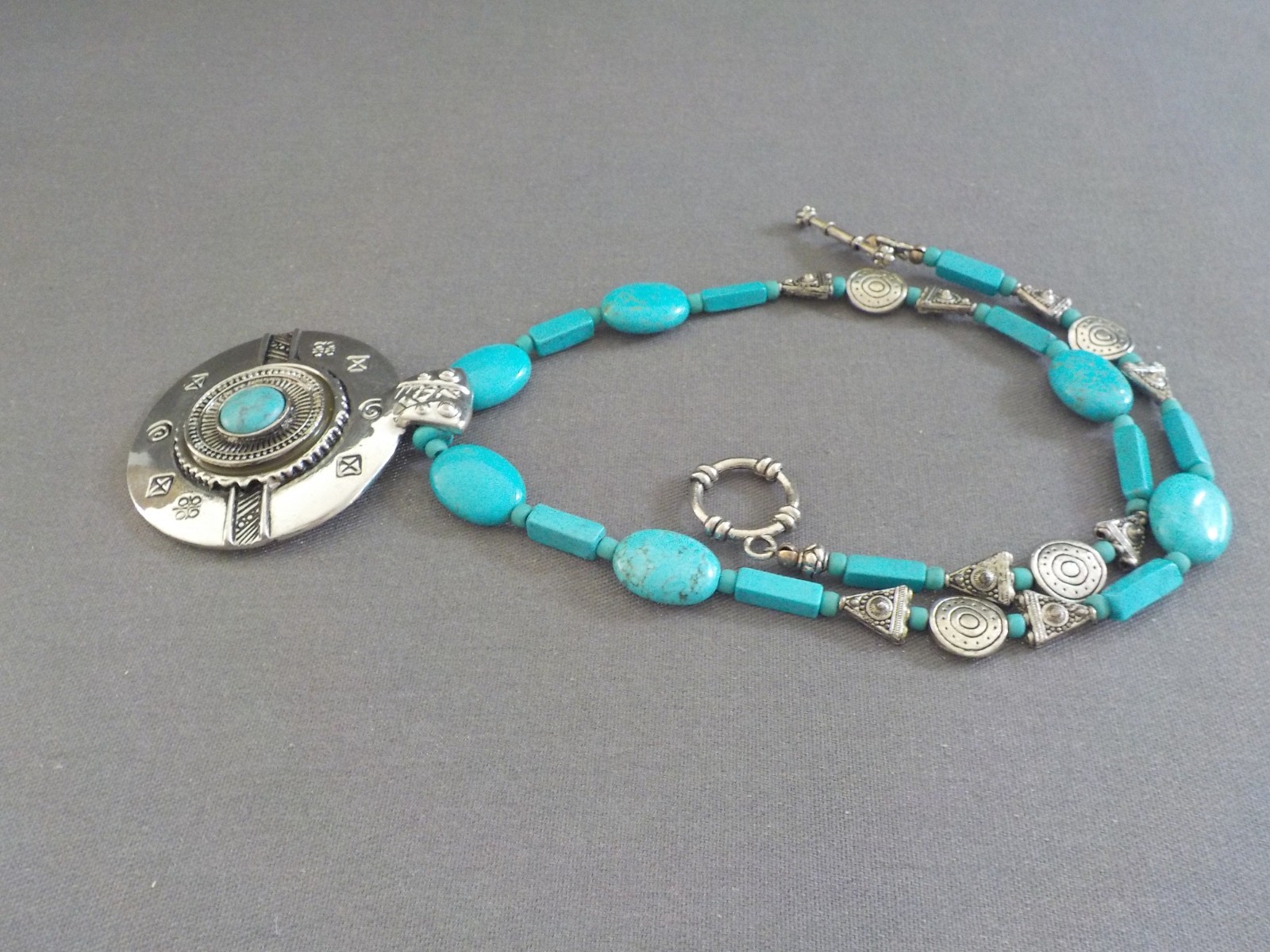 Faux Turquoise Pendant Necklace Round Silver Tone Metal 20″ Long Oval Dyed Stone