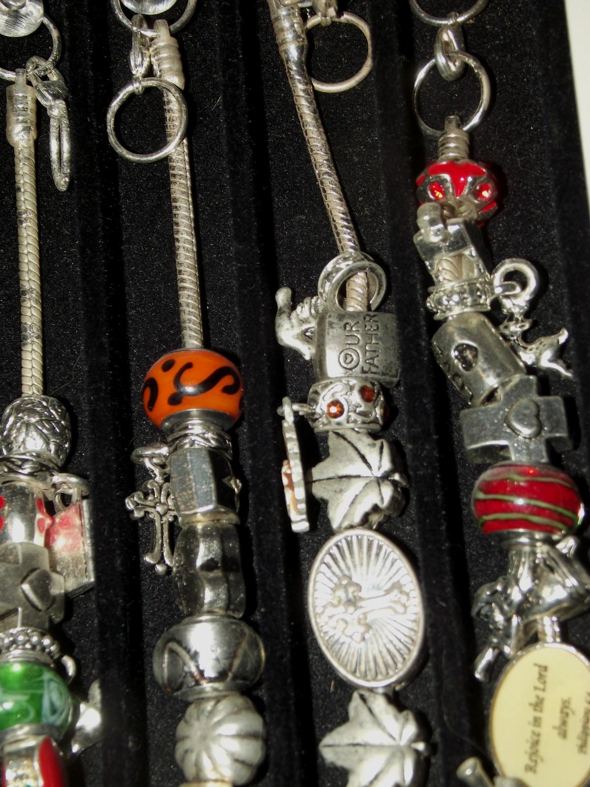Pre Owned Willabee & Ward 12-Month Holiday Charm Bracelets Complete Wood Case