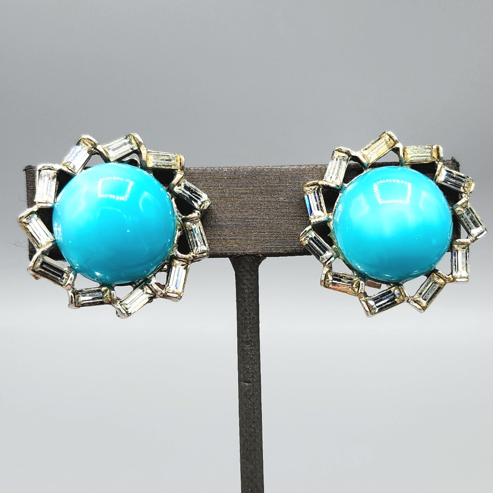 Vintage Unsigned Designer Blue Moonglow Cab Baguette Crystal Halo Clip Earrings