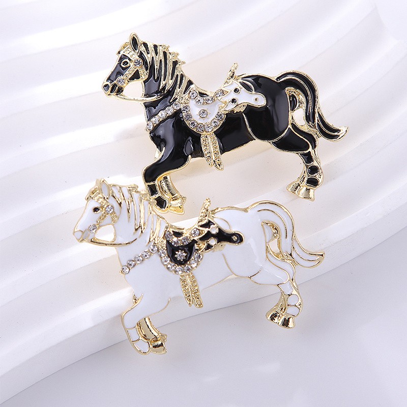 5Pcs Zodiac Horse Brooch Enamel Lapel Pin Set for Casual & Formal Occasions