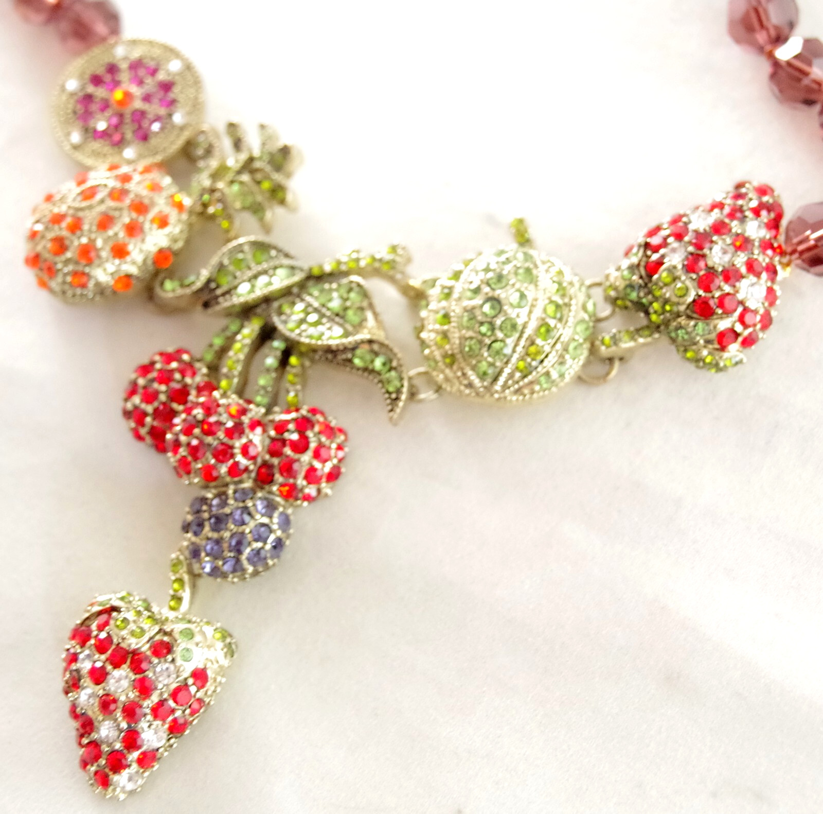 NWOT DESIGNER STYLE CRYSTAL RHINESTONE FRUIT COMPOTE STRAWBERRY DANGLE NECKLACE